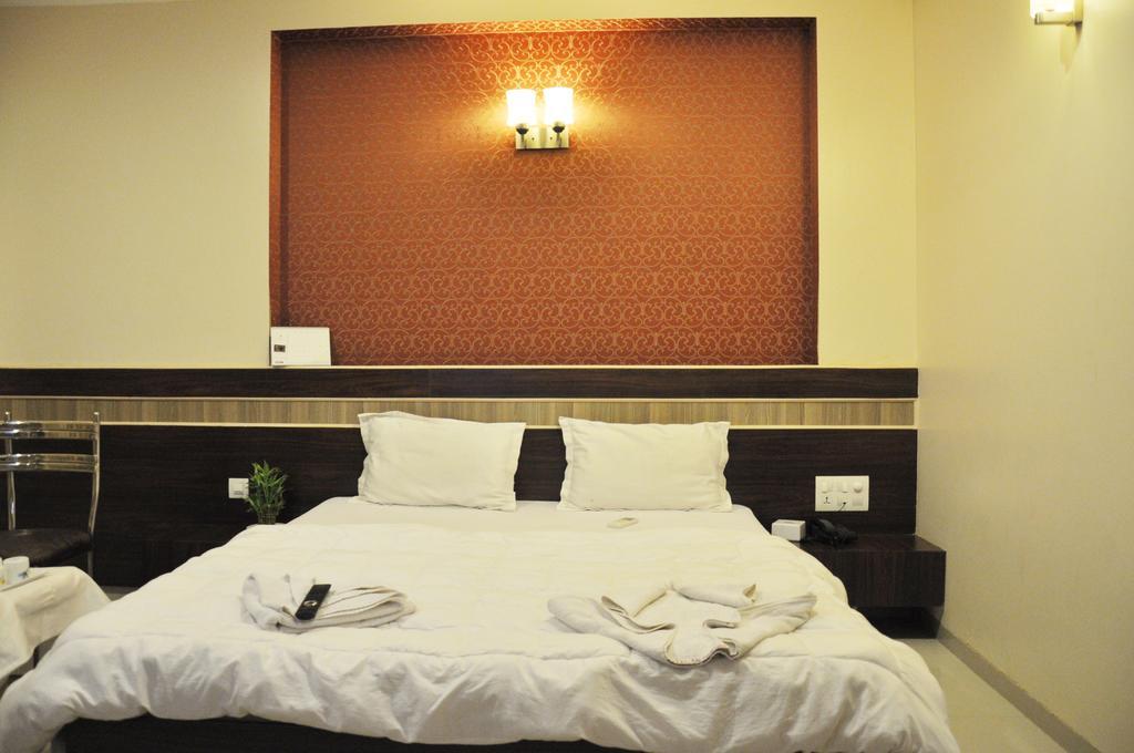 Hotel Sai Pancham Ширди Номер фото